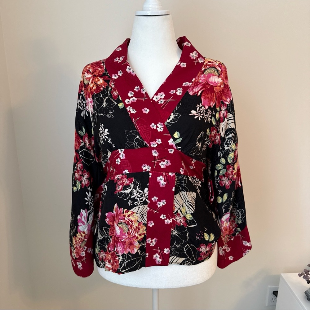 Soma Silk Floral Too Kimono Style- Red and Black Sz M Faux Wrap Style Top